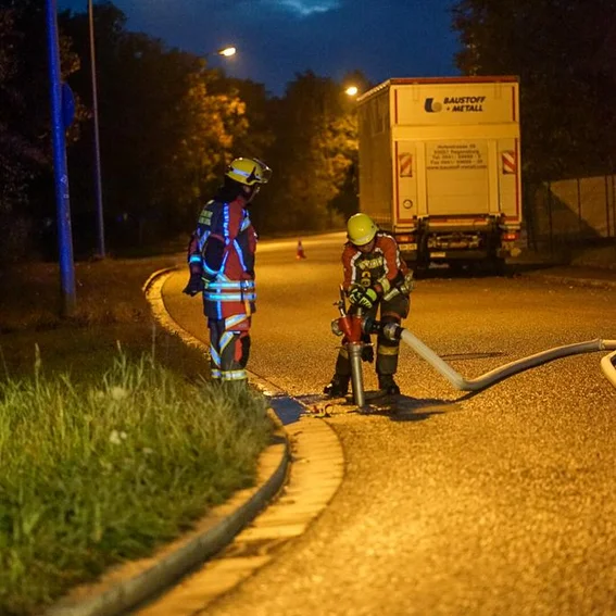 Setzen des Standrohres für die Wasserversorgung.jpg