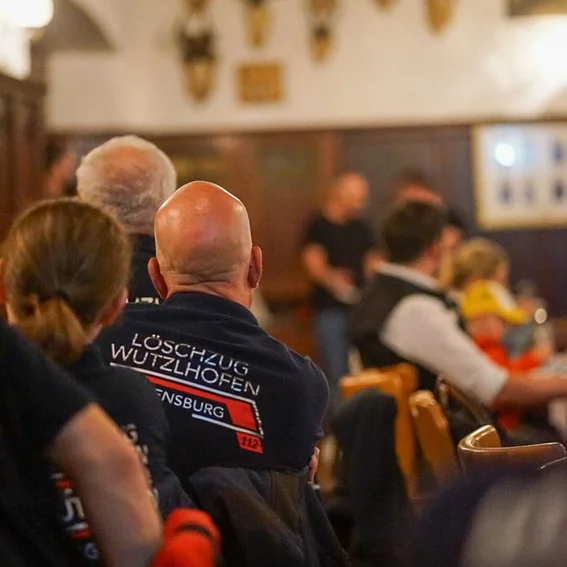 Der Patenverein ist auch anwesend mit seinen Helfern.jpg