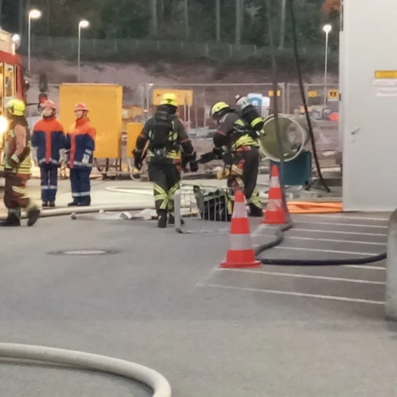 5 AGT nimmt 1. Rohr vor.jpeg
