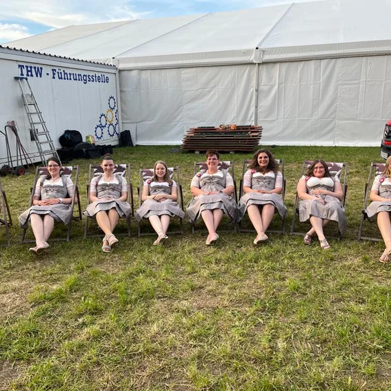 Festdamen.jpg