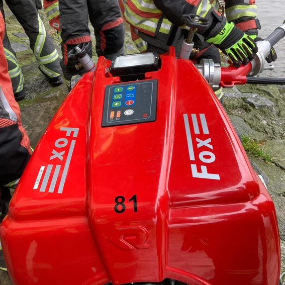 Nochmal schnell die Pumpe besprochen vorm Hochwasser.jpg