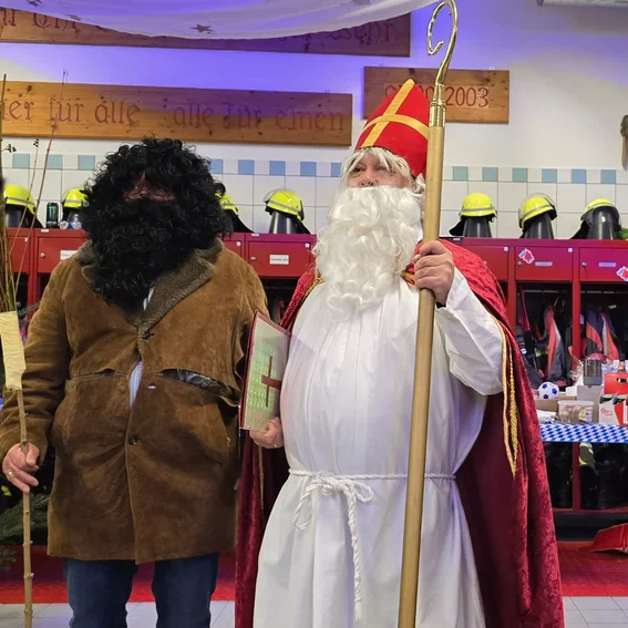 Krampus und Nikolaus.jpeg