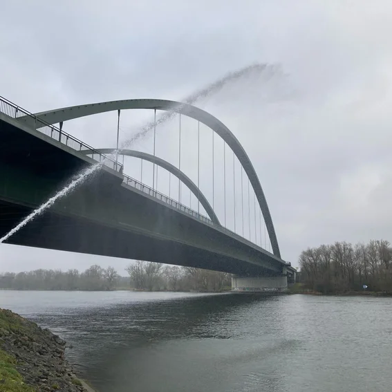 Wasserwerfer aufgebaut.jpg