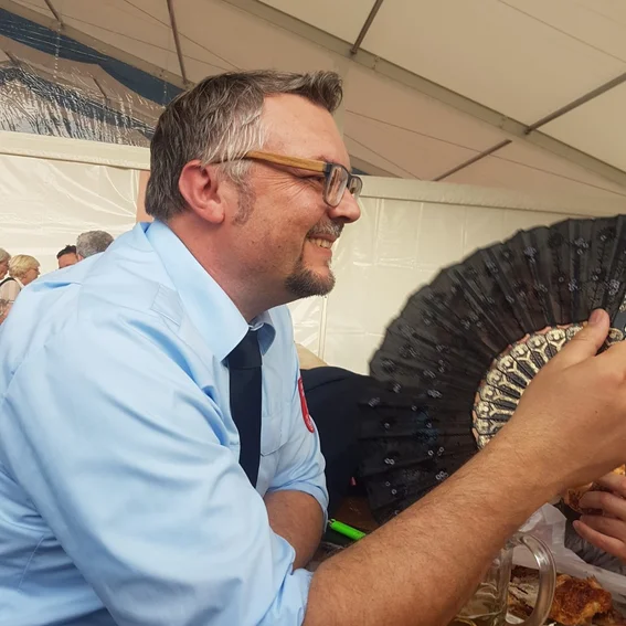 Festdamenbetreuer bei einer kurzen Pause.jpg