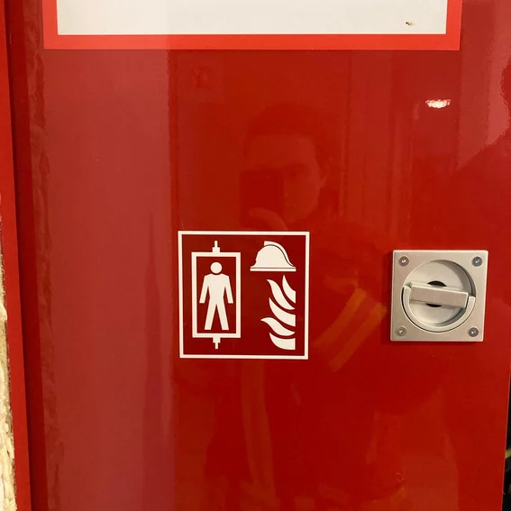 Übung mit dem Feuerwehraufzug.jpg
